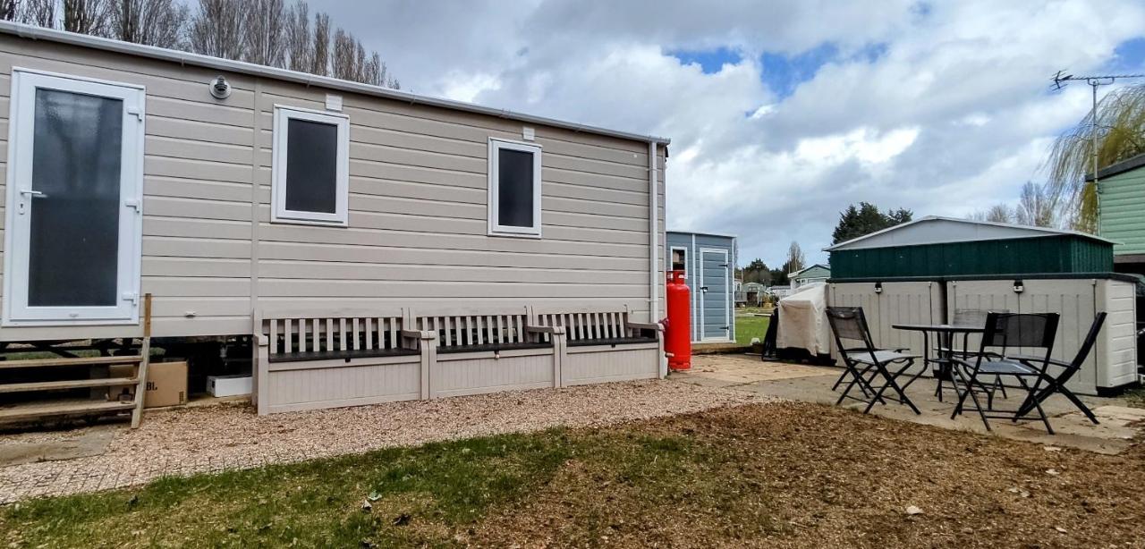 Billing Aquadrome Northampton, Royale Poplar Km12 Apartman Kültér fotó